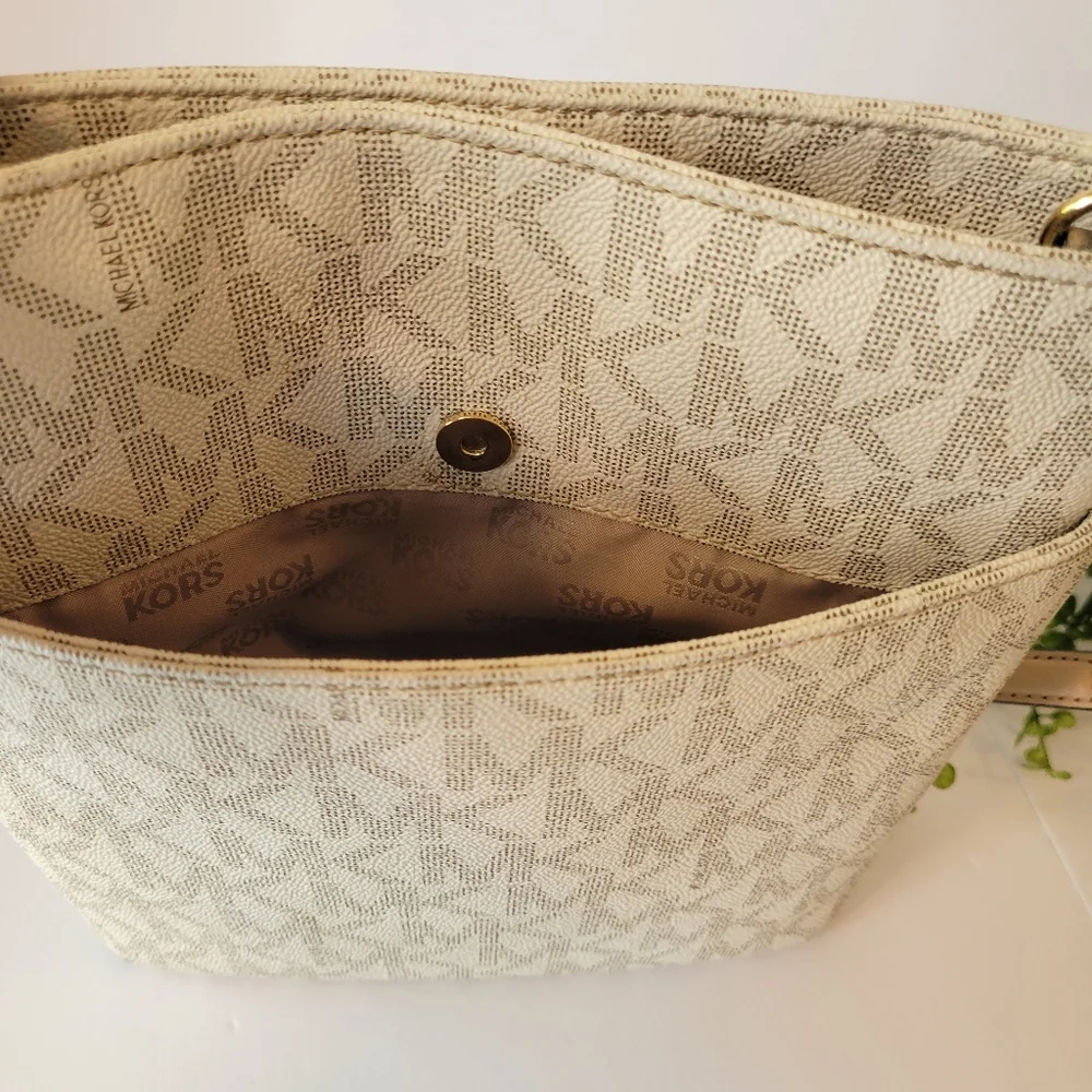 Michael Kors Messenger crossbody bag MK monogram cream/tan